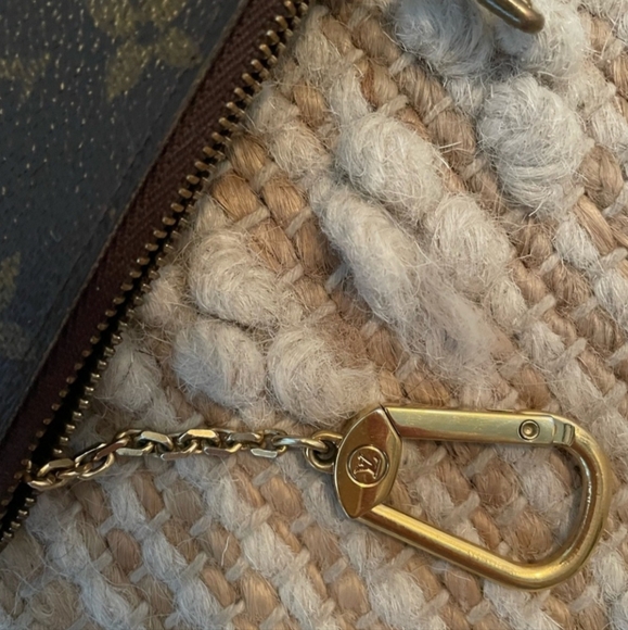 Authentic Louis vuitton key pouch - Picture 3 of 12